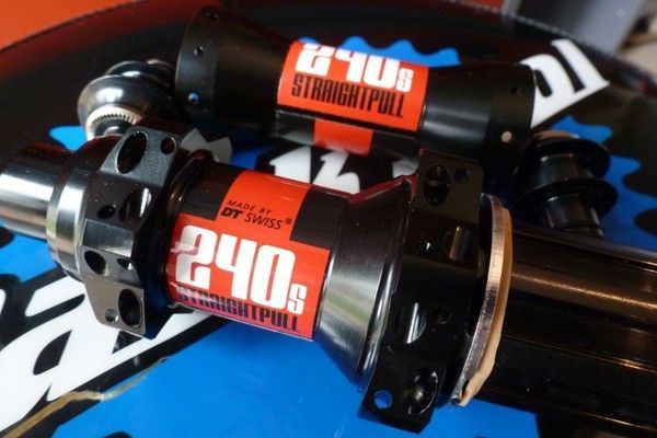 Paire De Moyeux DT Swiss 240s 20/24H Frein Sur Jante – Vélo Route Vintage